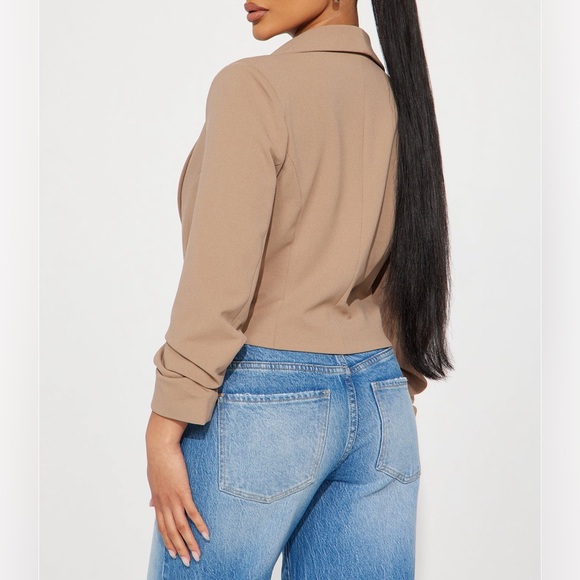 Taking care of business cropped blazer - Picture 2 of 3